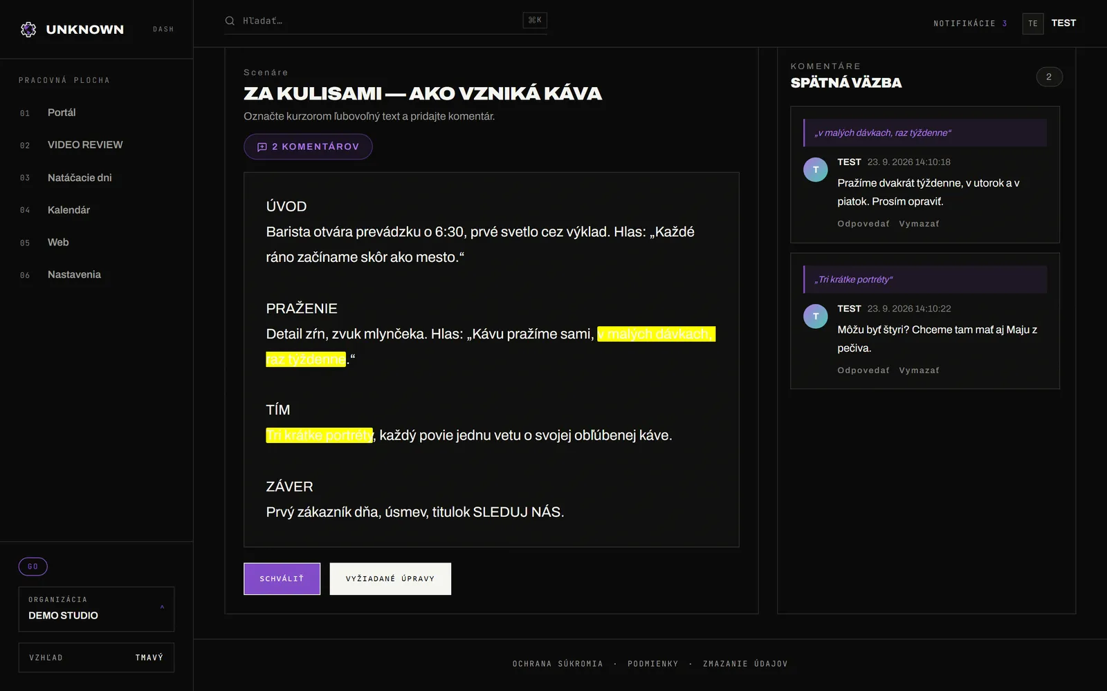 Kontrola scenára Za kulisami – ako vzniká káva: v texte sú zvýraznené dve pasáže, vpravo pri každej pripomienka klienta a pod textom tlačidlá Schváliť a Vyžiadané úpravy.